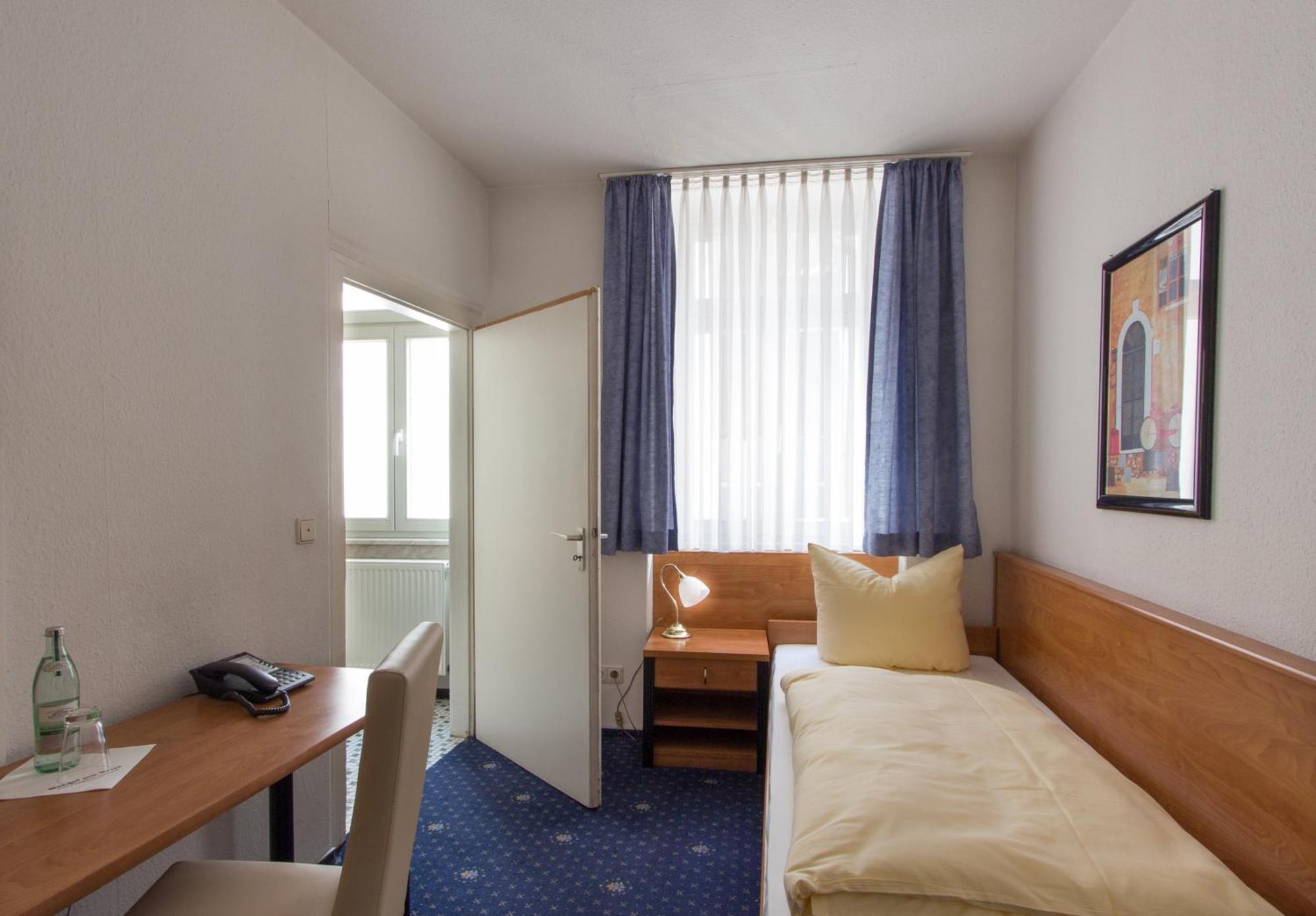 Gasthof Baeren Ochsenfurt Room photo